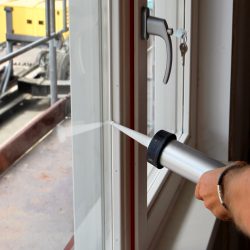 Glas kit aanbrengen