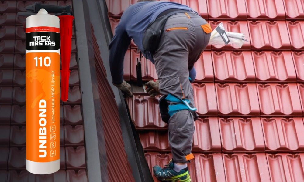 Grote kans dat jij ergens in Nederland of België woont. Dan weet je dat we in een vrij vochtig gebied wonen, qua gemiddelde luchtvochtigheid en frequente miezer- en plensbuien. Onze dakpannen bestaan doorgaans uit licht poreus materiaal, namelijk keramiek of beton. Zij nemen slechts mondjesmaat vocht op, vandaar dat ze tientallen jaren meegaan. Toch geldt: hoe meer vocht de dakpannen opnemen, hoe groter de kans op lekkage en hoe sneller ze aan vernieuwing toe zijn. Dakpannen vastzetten met kit