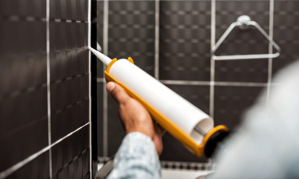 Siliconenkit aanbrengen douche