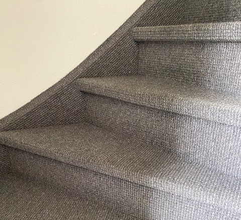 Welke lijm voor vloerbedekking (tapijt) op de trap